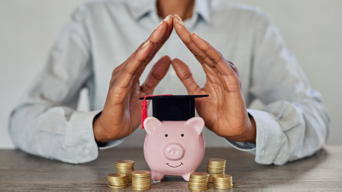 Student loan and money savings for university